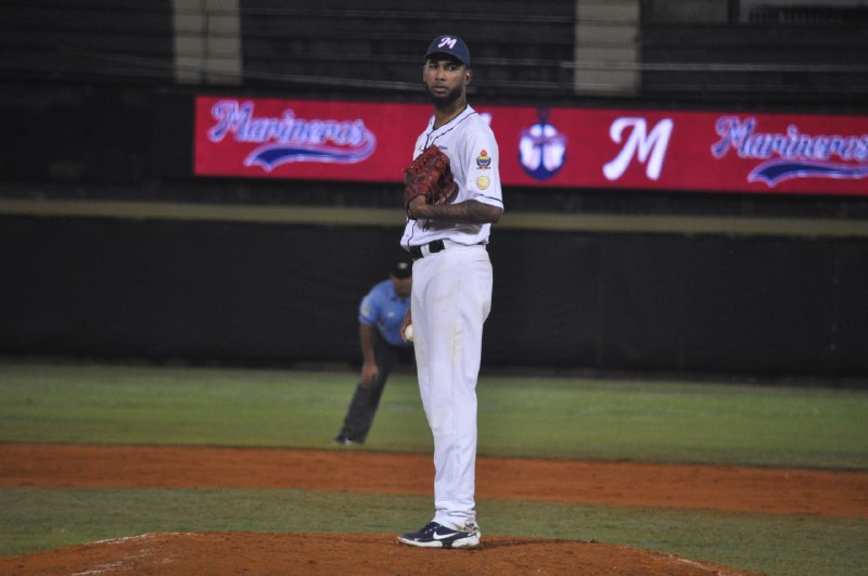 Luis Martínez mantiene récord perfecto en seis presentaciones