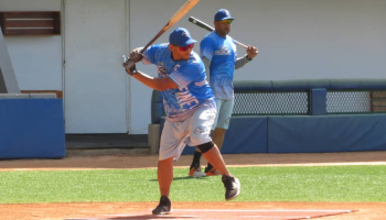 Rene Reyes en practica con Delfines de La Guaira