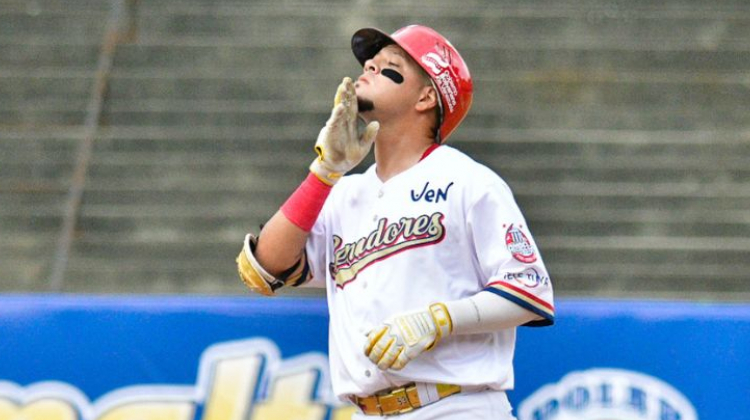 Carlos Arroyo duplicó en el primer juego de temporada