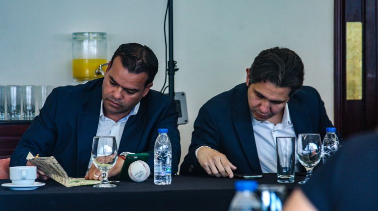 Juan Colmanez junto a Álex Núñez