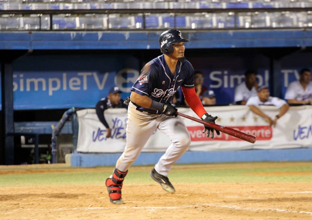 Adrián Valerio comandó la quinta victoria de Centauros