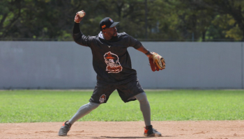 Adonis García en Caciques de distrito 