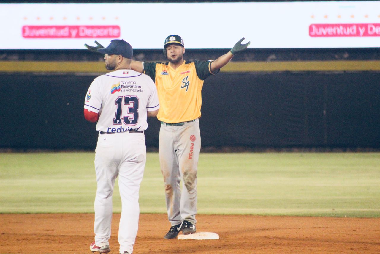 Samanes coronó épica remontada frente a Marineros