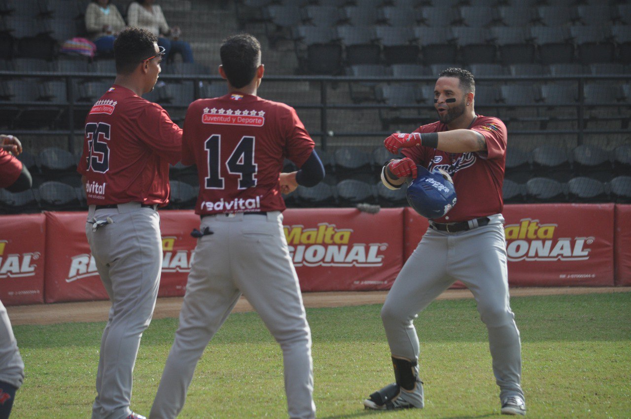 Luis Martínez sigue perfecto luego de siete presentaciones